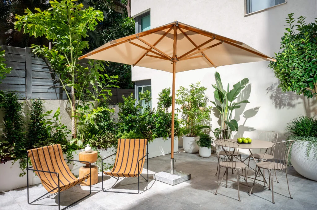 master Mazeh - Outdoor Lounge Area