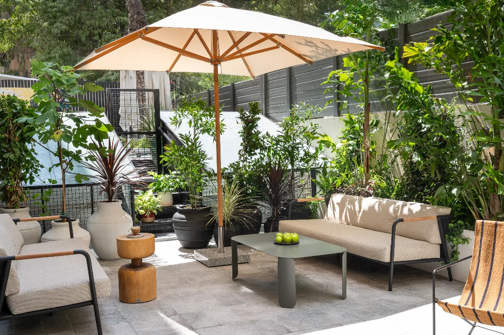 master Mazeh - Outdoor Lounge Area