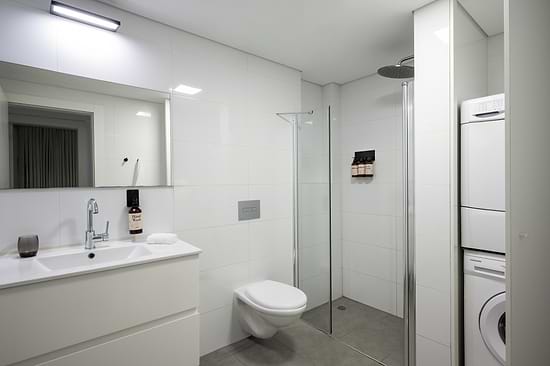 One Bedroom Apartment with Balcony - Bathroom