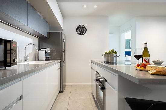 One Bedroom Apartment with Balcony - Kitchenette