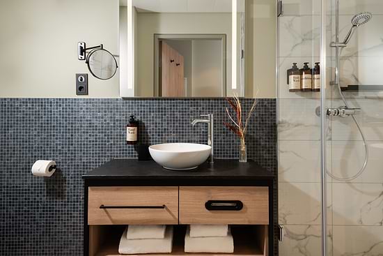 Deluxe Studio - Bathroom