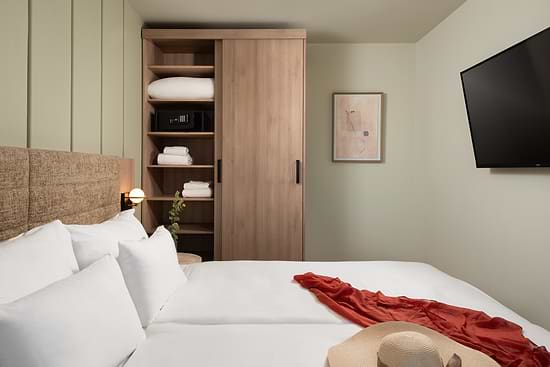 Deluxe One Bedroom with Single Sofabed - Bed