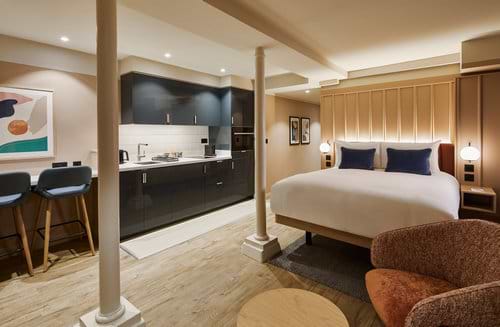 Lower Ground Studio - Bed and Kitchenette