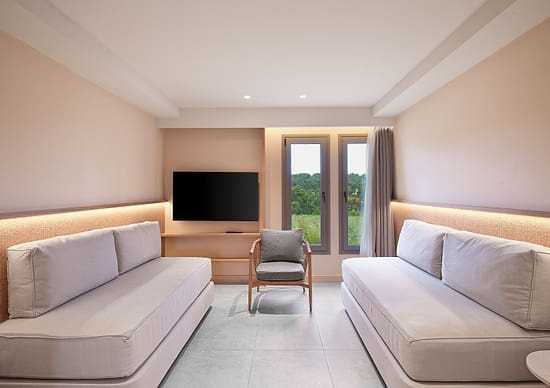 MERAVIA Leonardo Limited Edition - One Bedroom Suite Garden View