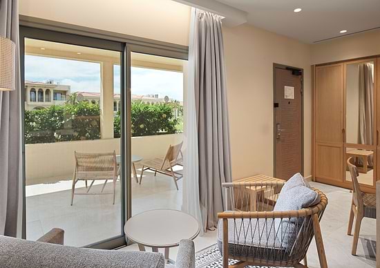 MERAVIA Leonardo Limited Edition - Deluxe Double Garden View
