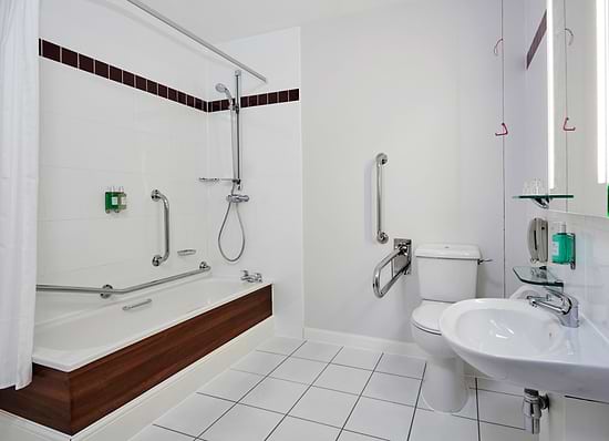 Leonardo Hotel Milton Keynes - Bathroom