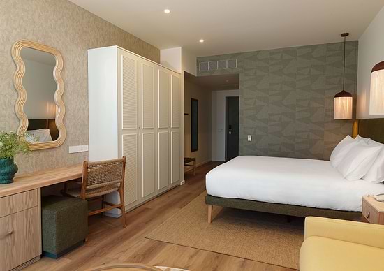 NALU Latchi - Leonardo Limited Edition - Swim-Up Junior Suite Garden View