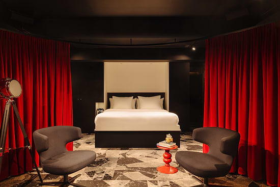 Leonardo Hotel Rotterdam Savoy - Suite 1 Double Bed 4 Twin Beds