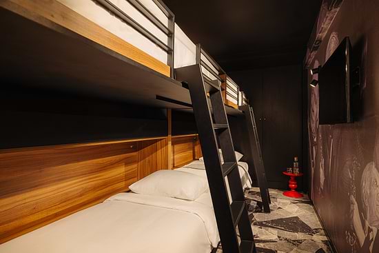 Leonardo Hotel Rotterdam Savoy - Suite 1 Double Bed 4 Twin Beds