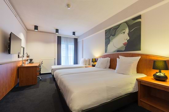Leonardo Hotel Utrecht City Center - Comfort Room 1 Twin Bed 1 Single Bed