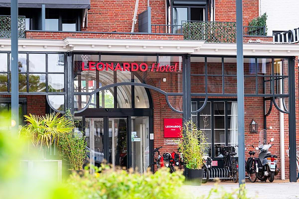 Leonardo Oranje Hotel Leeuwarden - Außenbereich