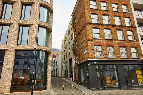 master Farringdon - The neighborhood