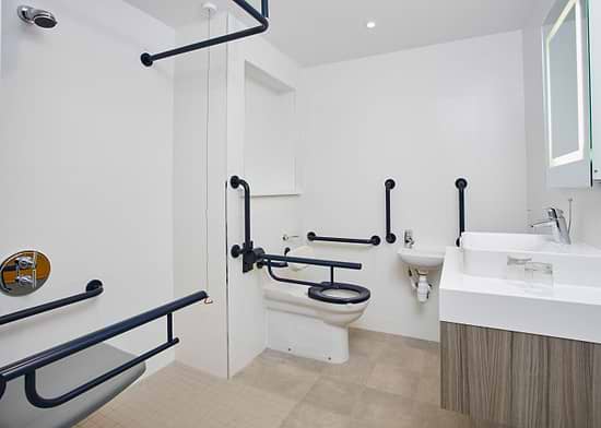 Leonardo Royal Hotel Oxford - Accessible Double Room Bathroom