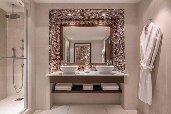 Hotel Évian-les-Bains by Leonardo Hotels - Bathroom