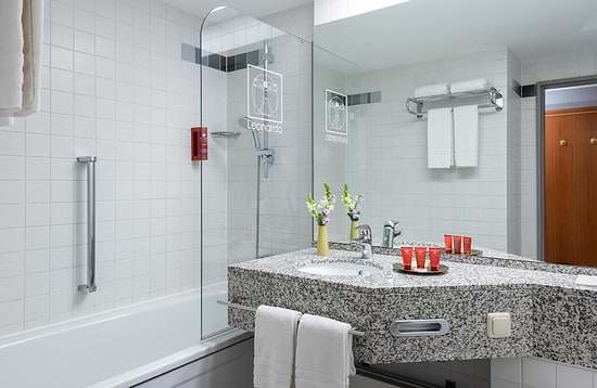 Leonardo Hotel Köln Bonn Airport - Badezimmer