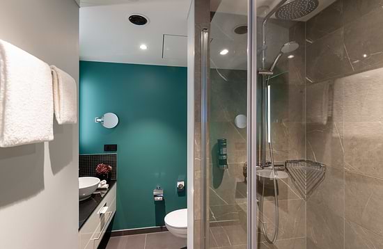 Leonardo Hotel Augsburg - Badezimmer