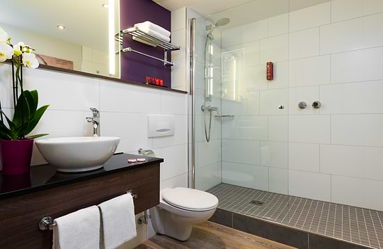 Leonardo Hotel Frankfurt City Center - Bathroom