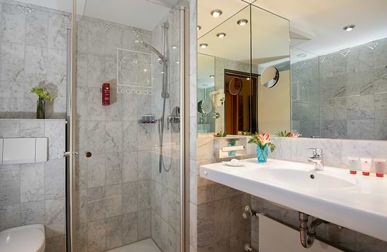 Leonardo Royal Hotel Köln Am Stadtwald - Bathroom