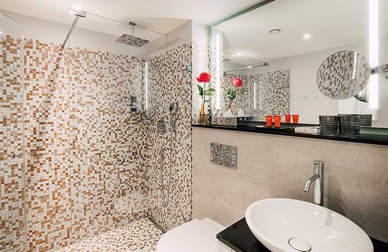 Leonardo Hotel Zurich Airport - Bathroom