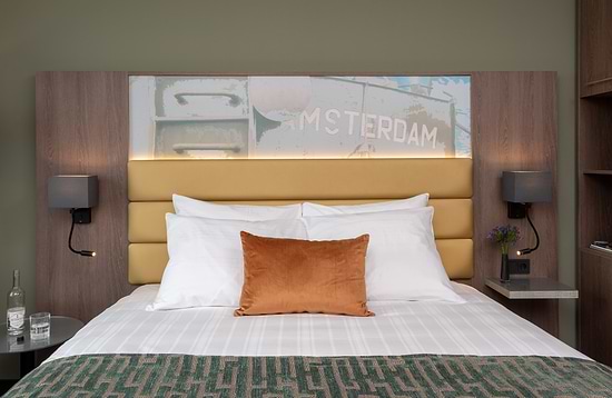 Leonardo Royal Hotel Amsterdam - Deluxe Room 1 Queen Bed Upper Floors