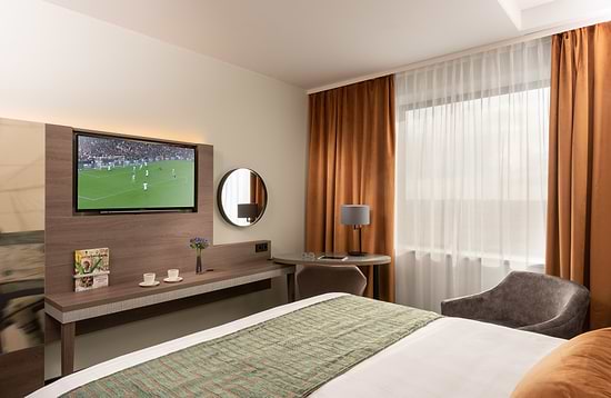 Leonardo Royal Hotel Amsterdam - Deluxe-Zimmer mit 1 Kingsize-Bett in den oberen Etagen