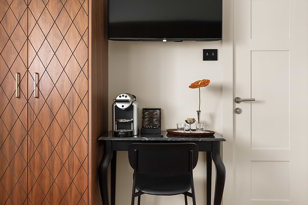 HOTEL RECEPTION- Hotel Room