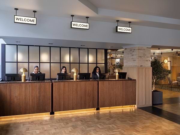 فندق ليوناردو رويال برمنغهام - الاستقبال