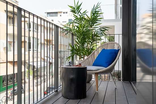Three Bedroom Apartment with Balcony - Balcony
