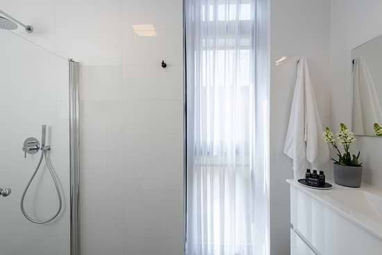 Three Bedroom Apartment with Big Terrace - Bathroom