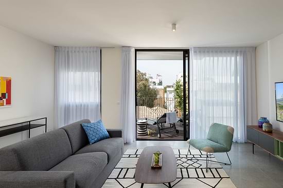 Three Bedroom Apartment with Big Terrace - Living Room