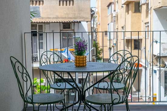 Three Bedroom Apartment with Balcony - Balcony