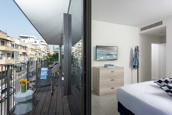Three Bedroom Apartment with Balcony - Balcony