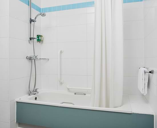 Leonardo Hotel Southampton - Bathroom