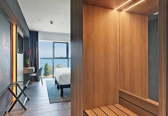 فندق نيكس ليماسول - إطلالة مباشرة على البحر مع إمكانية الدخول إلى صالة رجال الأعمال Space Executive Room