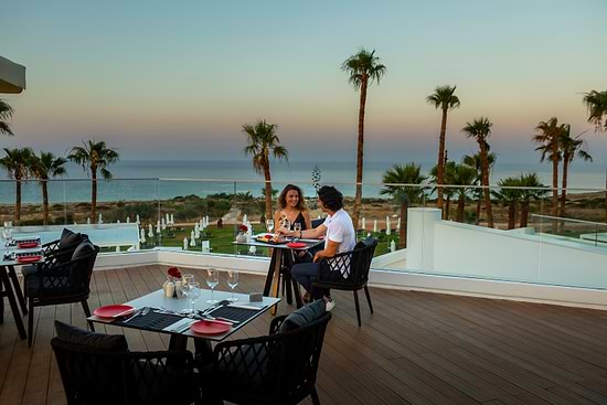 Leonardo Crystal Cove Hotel & Spa by the Sea - Adults Only - Little Italy restaurant