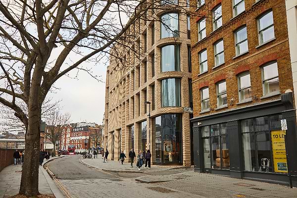 master Farringdon - The neighborhood