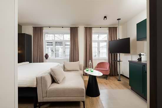 Studio Apartment - Bed and Kitchenette
