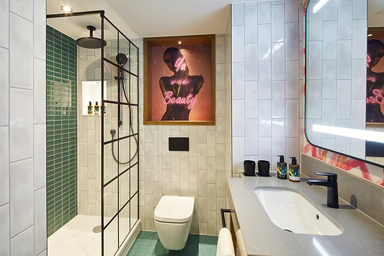 NYX Hotel Edinburgh - Superior Star with King Bed bathroom