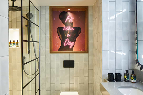 NYX Hotel Edinburgh - Superior Star with Queen bed & Single Bed bathroom