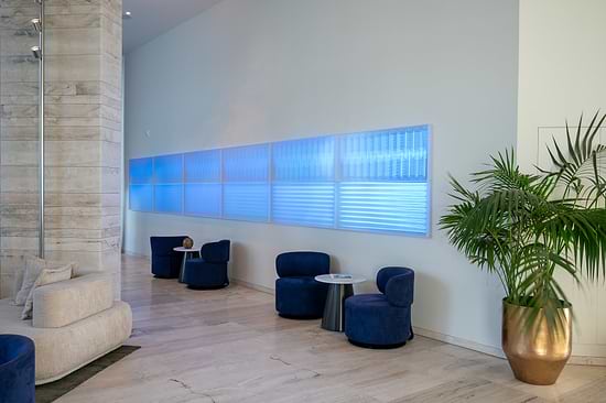 THE YACHT - Lobby