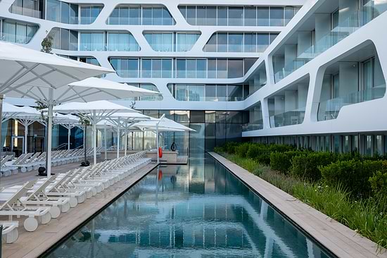 THE YACHT - Pool
