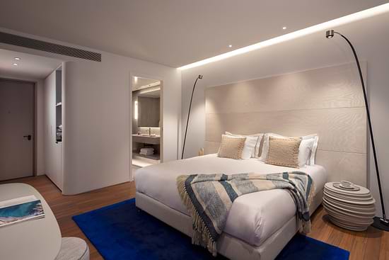 THE YACHT - Deluxe Balcony