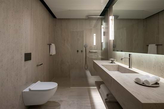 THE YACHT - Deluxe Balcony Bath