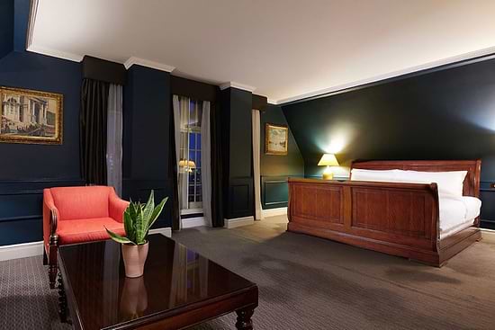 The Dilly Bedroom
