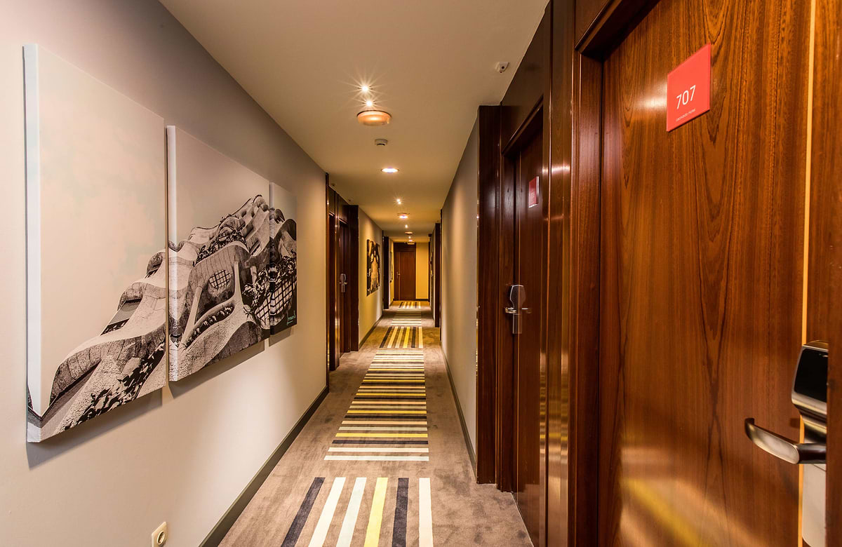 Leonardo Hotel Barcelona Gran Via - Коридор