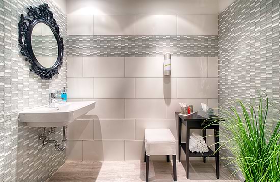 Leonardo Inn Hotel Hamburg Airport - Lobby-Badezimmer