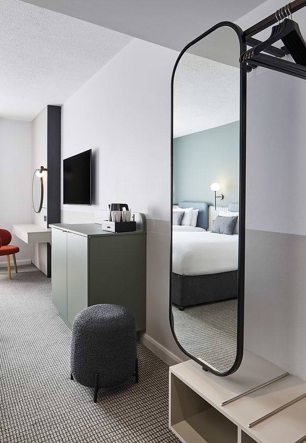 Leonardo Hotel Dublin Parnell Street - Wardrobe